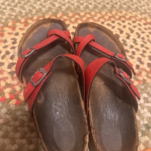 Birkenstock vacation sandals eu 40 9-9.5 size faded on red sandals so refer to l - Picture 3 of 7